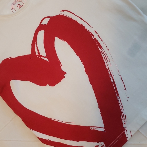 2Y Burberry Mini-Heart Tee in white and poppy red - Picture 2 of 5